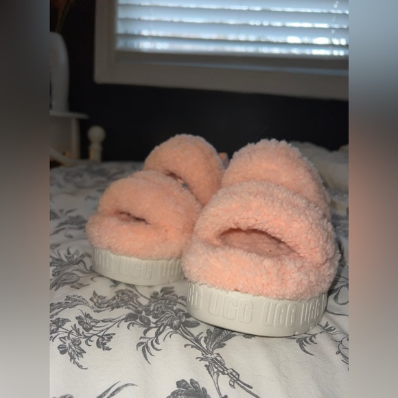 Light pink UGG slippers - Picture 2 of 2
